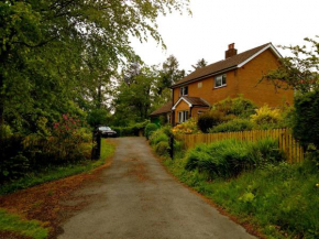  Llys y Coed  Бречфа